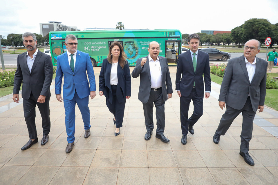 Brasília lança rota turística com ônibus a hidrogênio verde e aposta em mobilidade limpa
