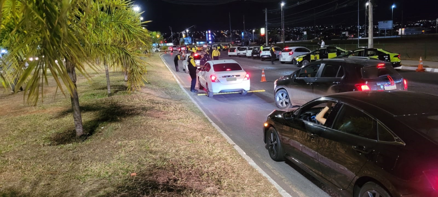Mais de 27 mil motoristas no DF podem ter CNH suspensa