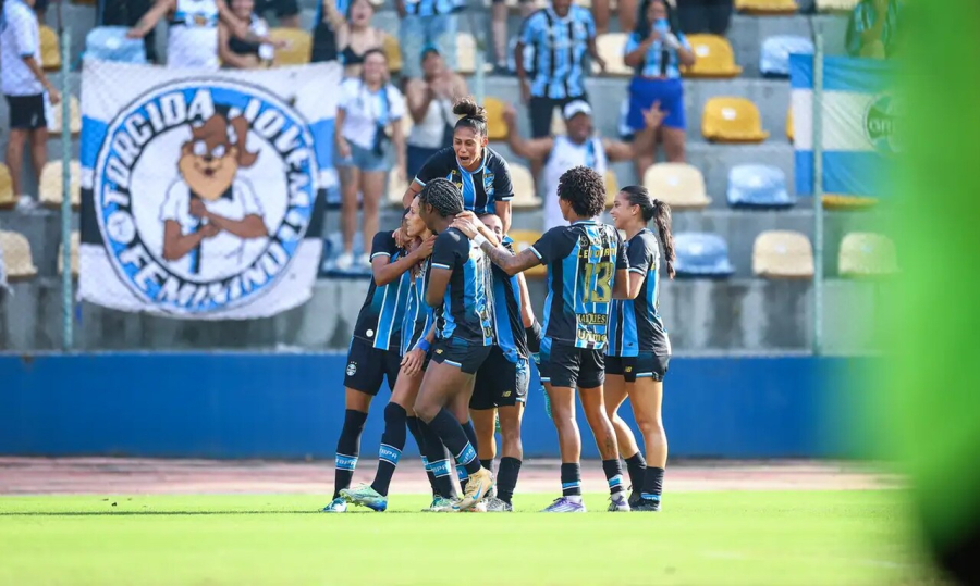 Grêmio vence o Internacional e esquenta disputa no Brasileirão Feminino