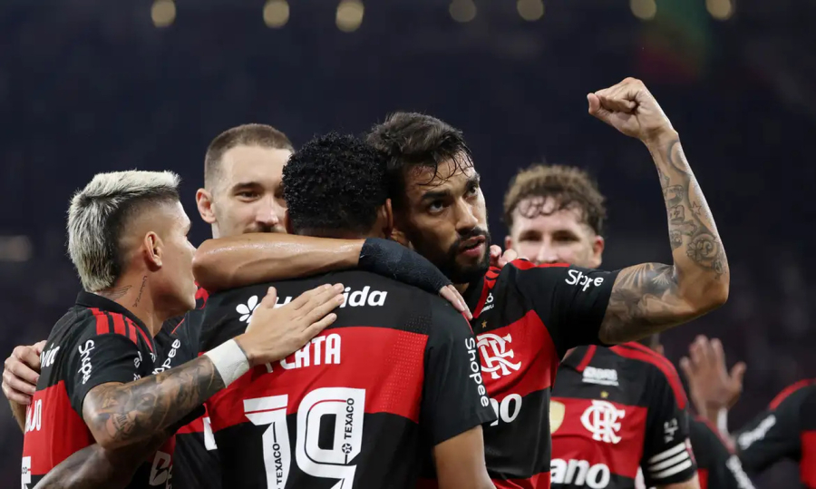 Flamengo reage, vira sobre o Santos e retoma fôlego no Brasileirão