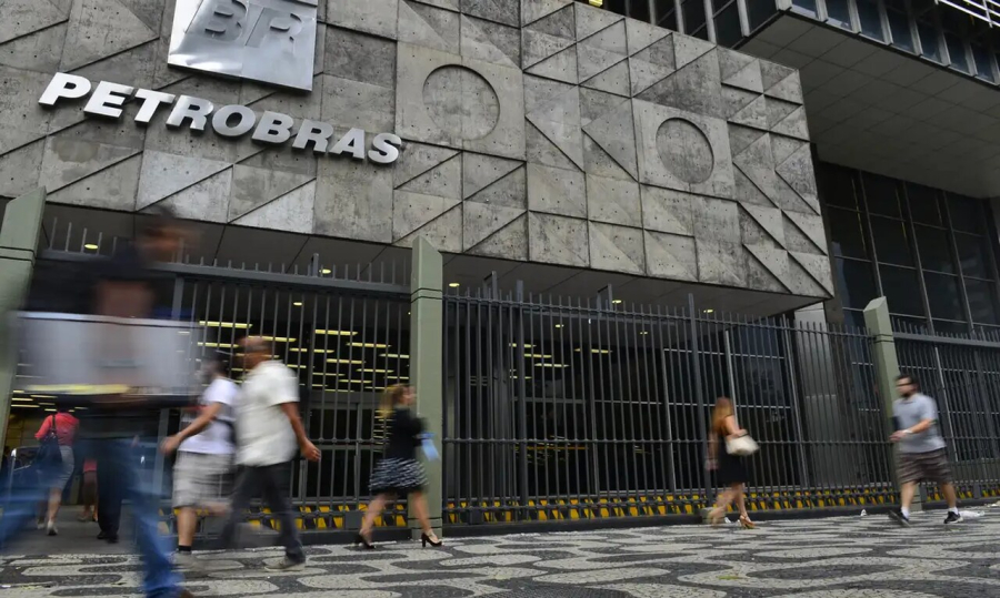 Petrobras destitui diretor após leilão de gás com ágio acima de 100%