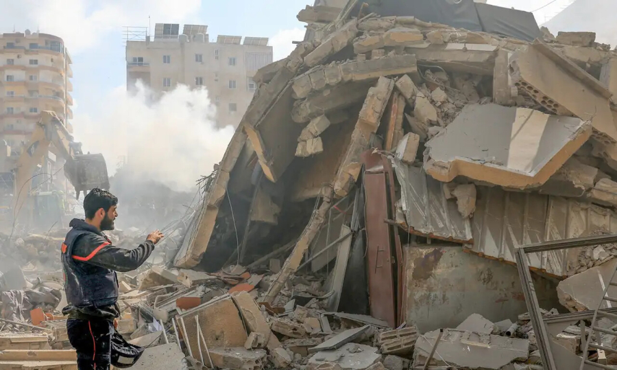 Israel mantém bombardeios no Líbano e ignora cessar-fogo regional