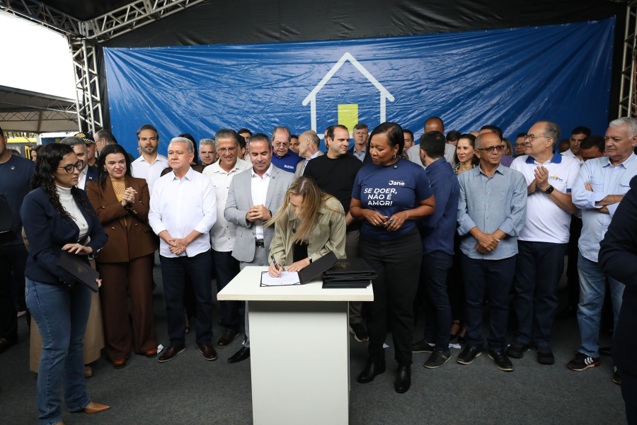 Celina Leão assina pacote de obras e reforça investimentos no Paranoá