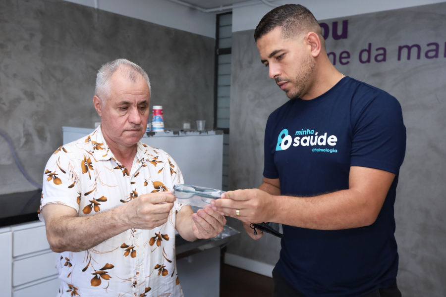 Projeto Minha Saúde entrega óculos gratuitos no centro de Brasília