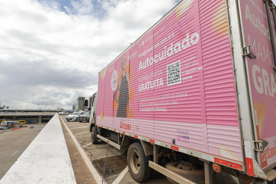Carreta da mamografia atende mulheres no DF e amplia acesso ao diagnóstico precoce