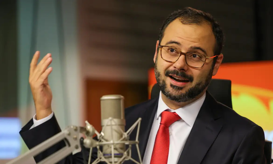 Redução da jornada pode impulsionar empreendedorismo e renda extra, diz ministro