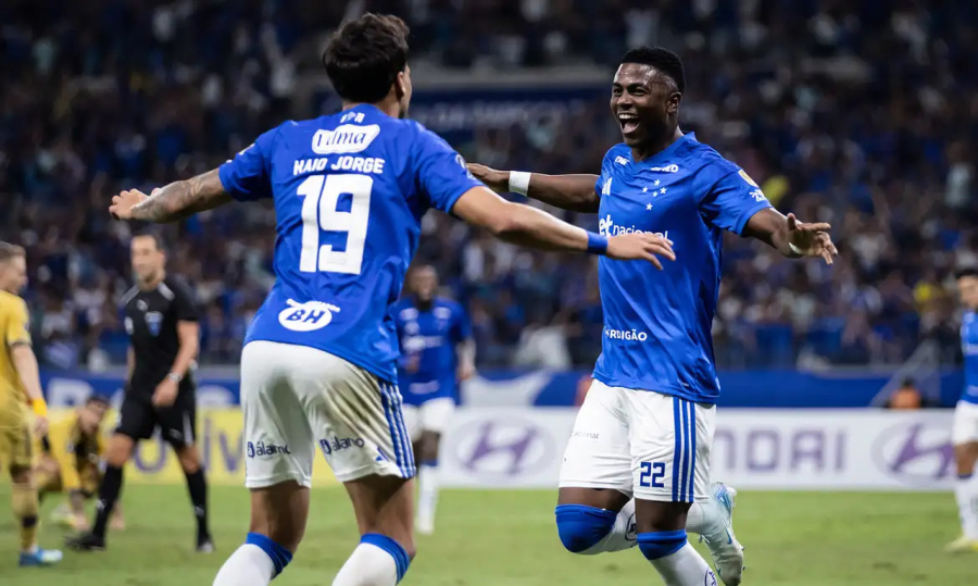 Cruzeiro decide no fim, vence o Boca e mostra força na Libertadores