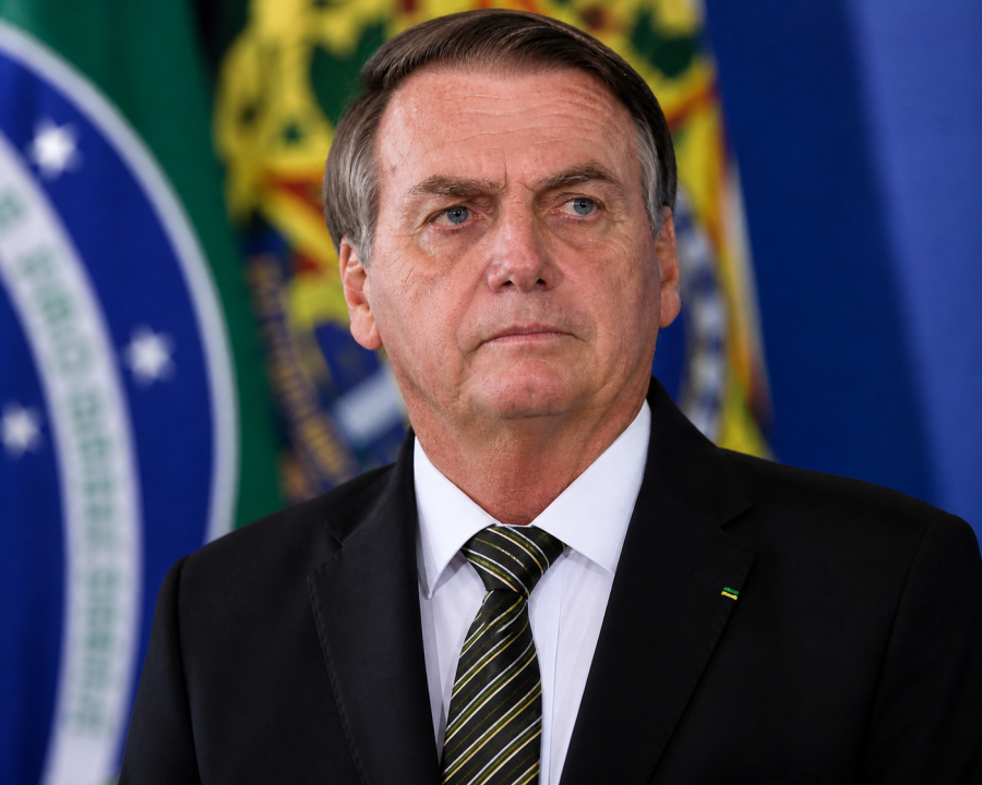 Bolsonaro passa por cirurgia no ombro e segue em recuperação
