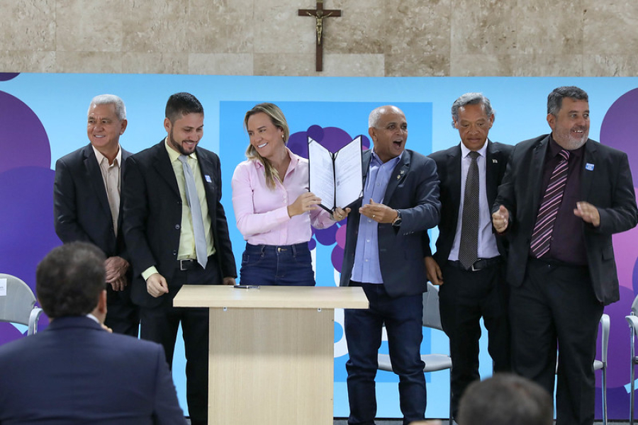 Nova lei no DF muda futuro dos taxistas e garante direito de transferência das permissões