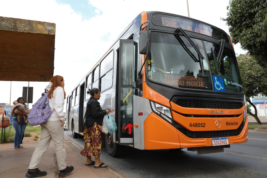 Roubos em ônibus despencam 52% no DF e atingem menor nível da década