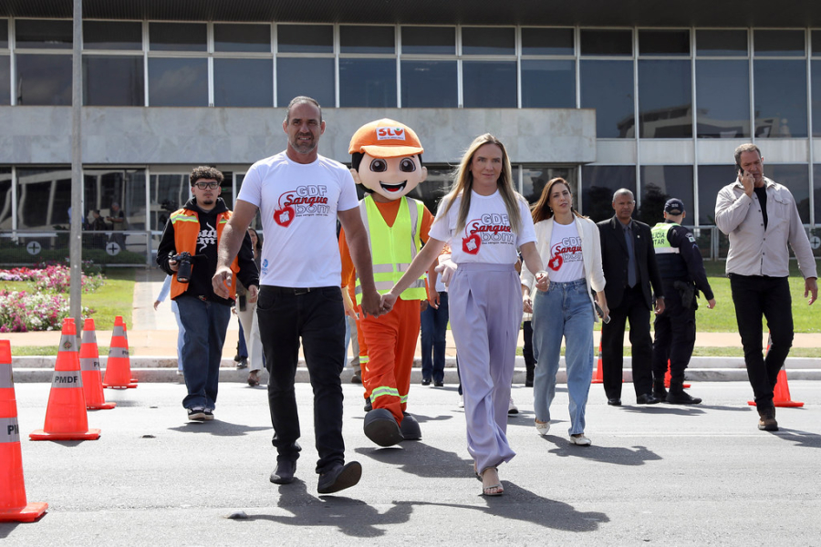 Campanha na Praça do Buriti reforça importância da doação de sangue no DF