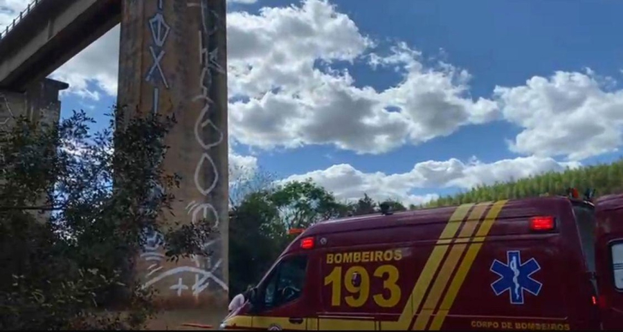 Jovem de 21 anos morre após ser lançada de ponte sem corda de segurança em SP