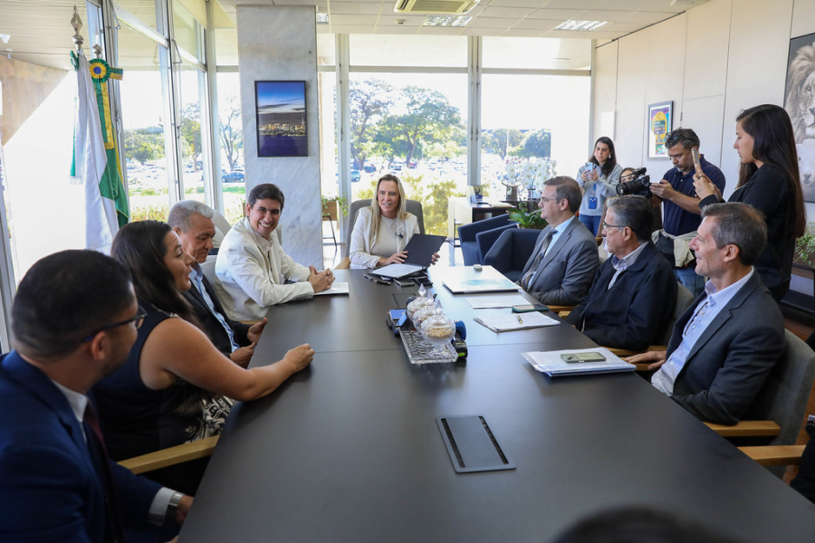 Celina Leão lança edital do Polo Agroindustrial do Rio Preto e autoriza obras no Galpão do Produtor