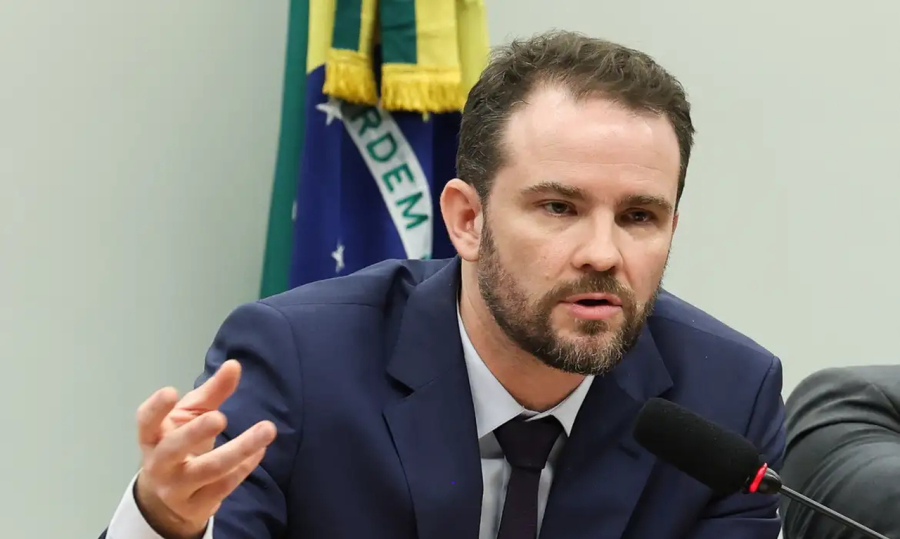 Dívida pública cresce por causa dos juros, não dos gastos, afirma Dario Durigan