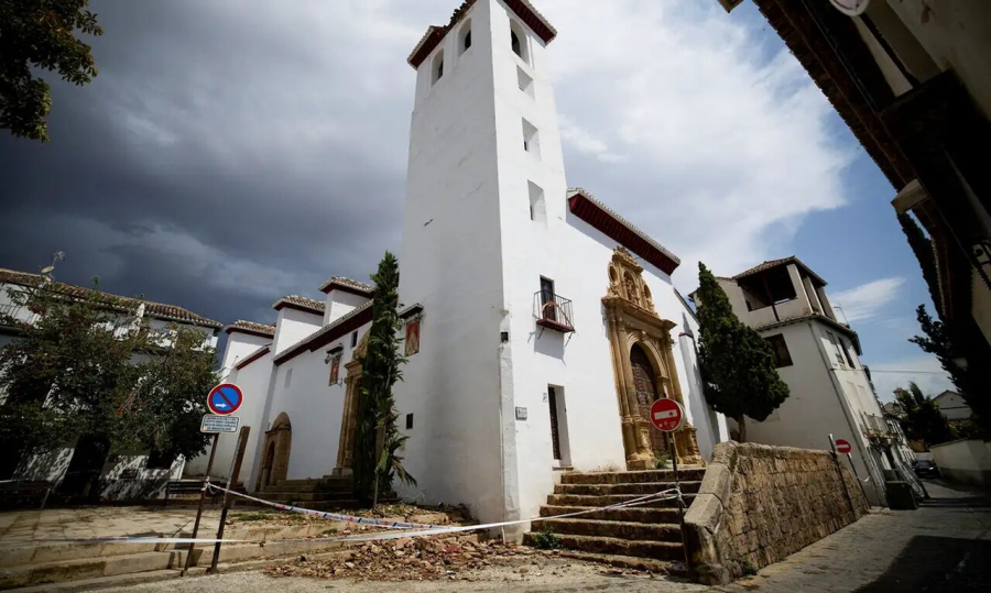 Terremoto de magnitude 5 atinge Granada e danifica prédios e carros na Espanha