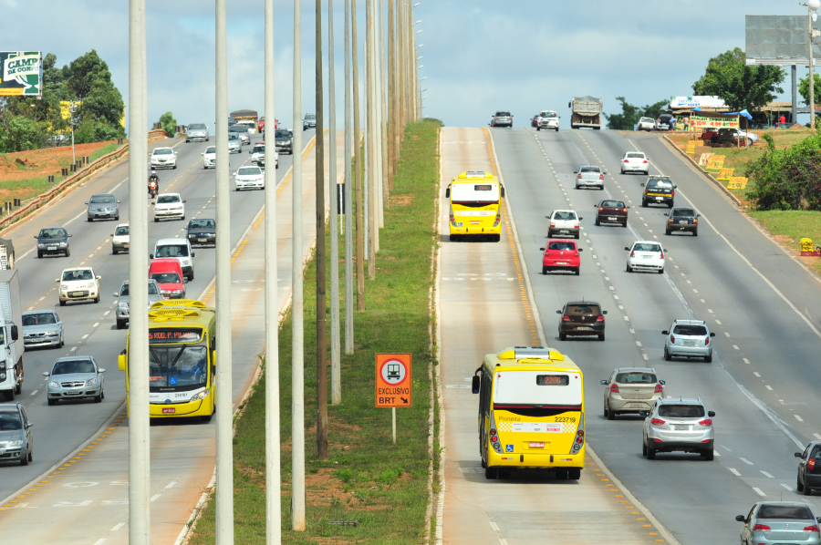 GDF adia autorização para táxis circularem no corredor exclusivo do BRT Sul