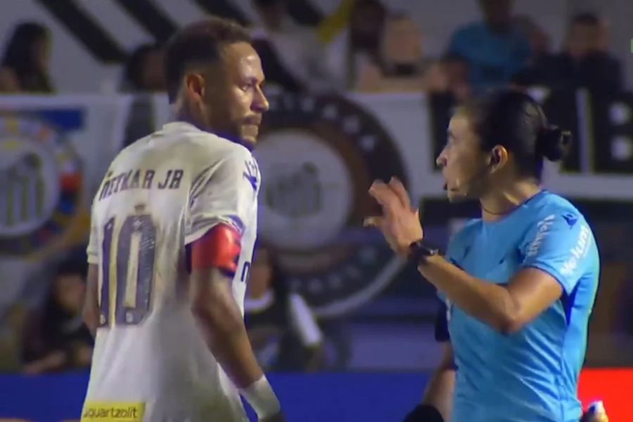 Neymar se irrita com Edina Alves e leitura labial aponta xingamentos durante empate do Santos