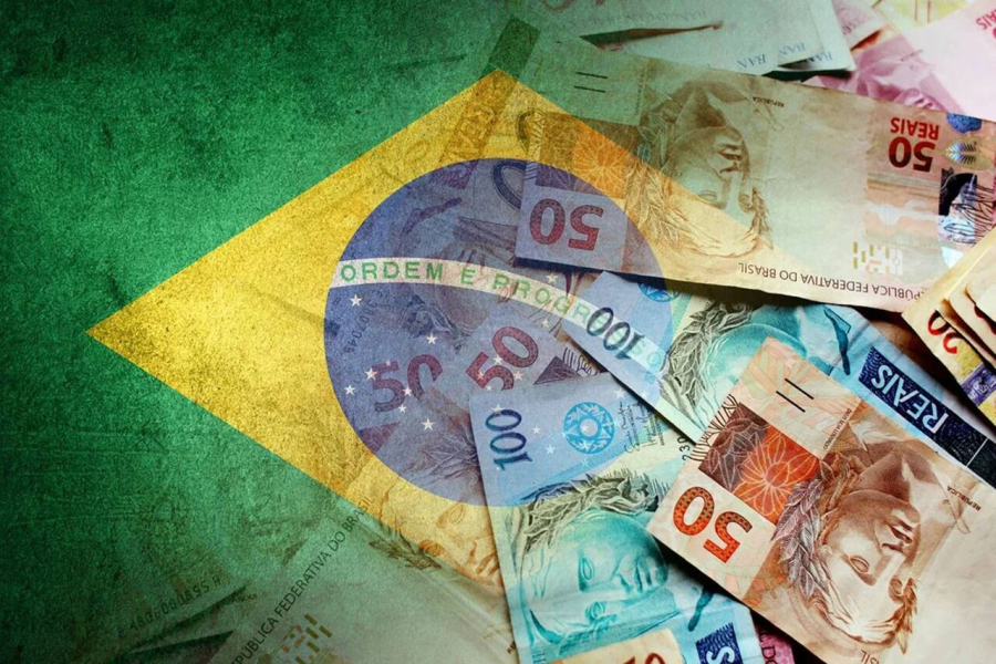 PIB desacelera e juros altos pressionam consumo das famílias no Brasil