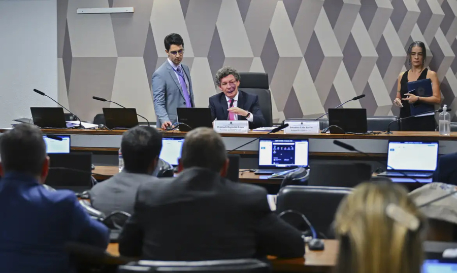 Ajustes no relatório adiam votação da MP que pode acabar com a “taxa das blusinhas”