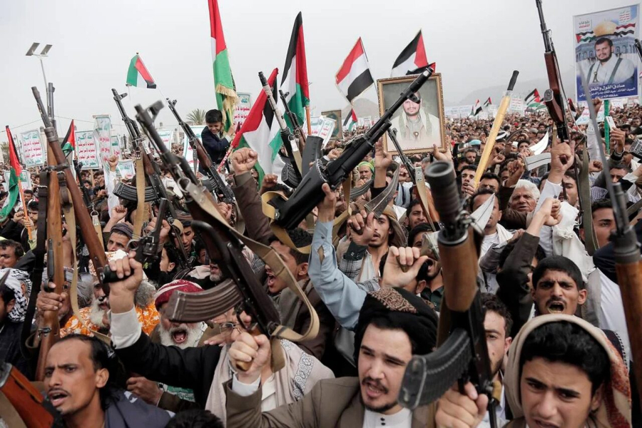 Houthis tomam cidade portuária estratégica no Iêmen e aumentam tensão em rota vital do comércio mundial