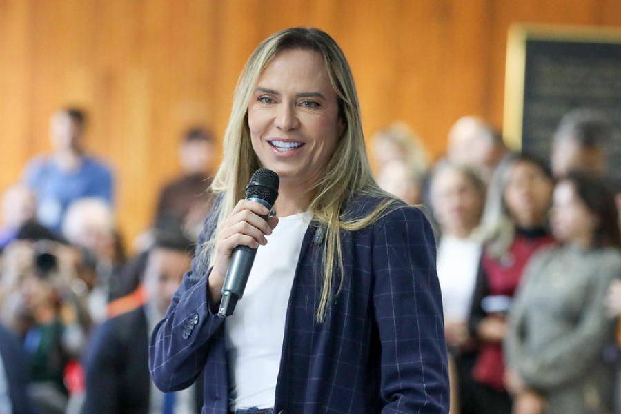 Paralisação de professores no DF provoca embate entre Celina Leão e sindicato às vésperas da eleição