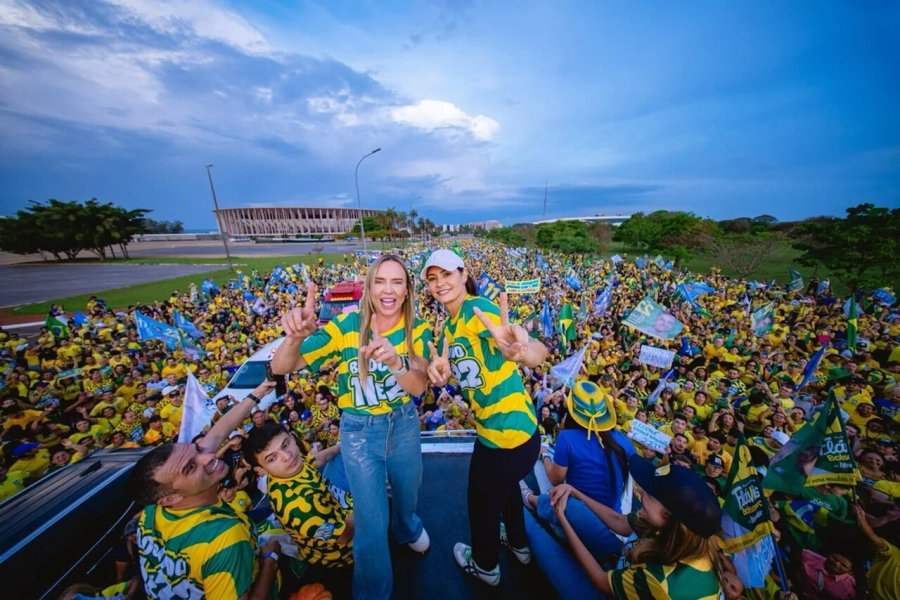 Celina encerra campanha com ato na Torre de TV
